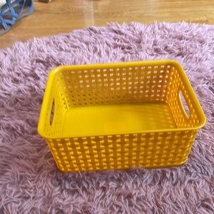 The color is yellow and orange and there is no size or brand